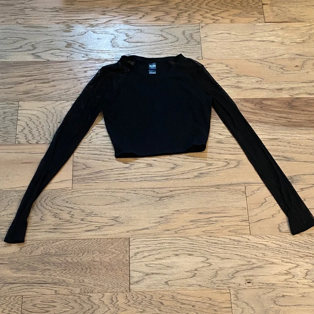 Victoria Sport Black Mesh Workout Crop Top size Small